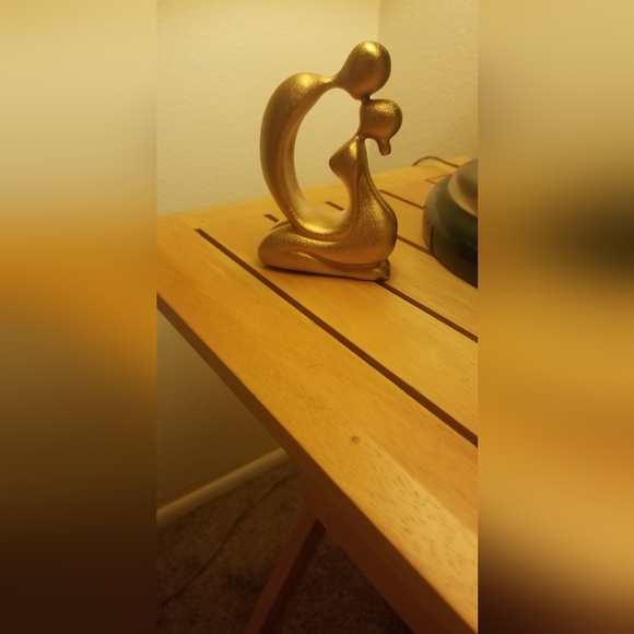 Kissing Couple - Picture 2 of 2